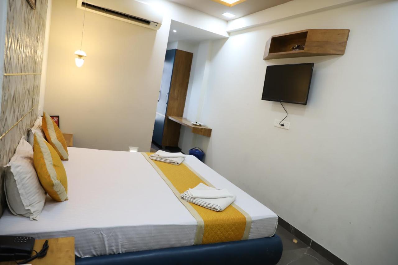 Hotel Dolphin Residency Pātan Εξωτερικό φωτογραφία