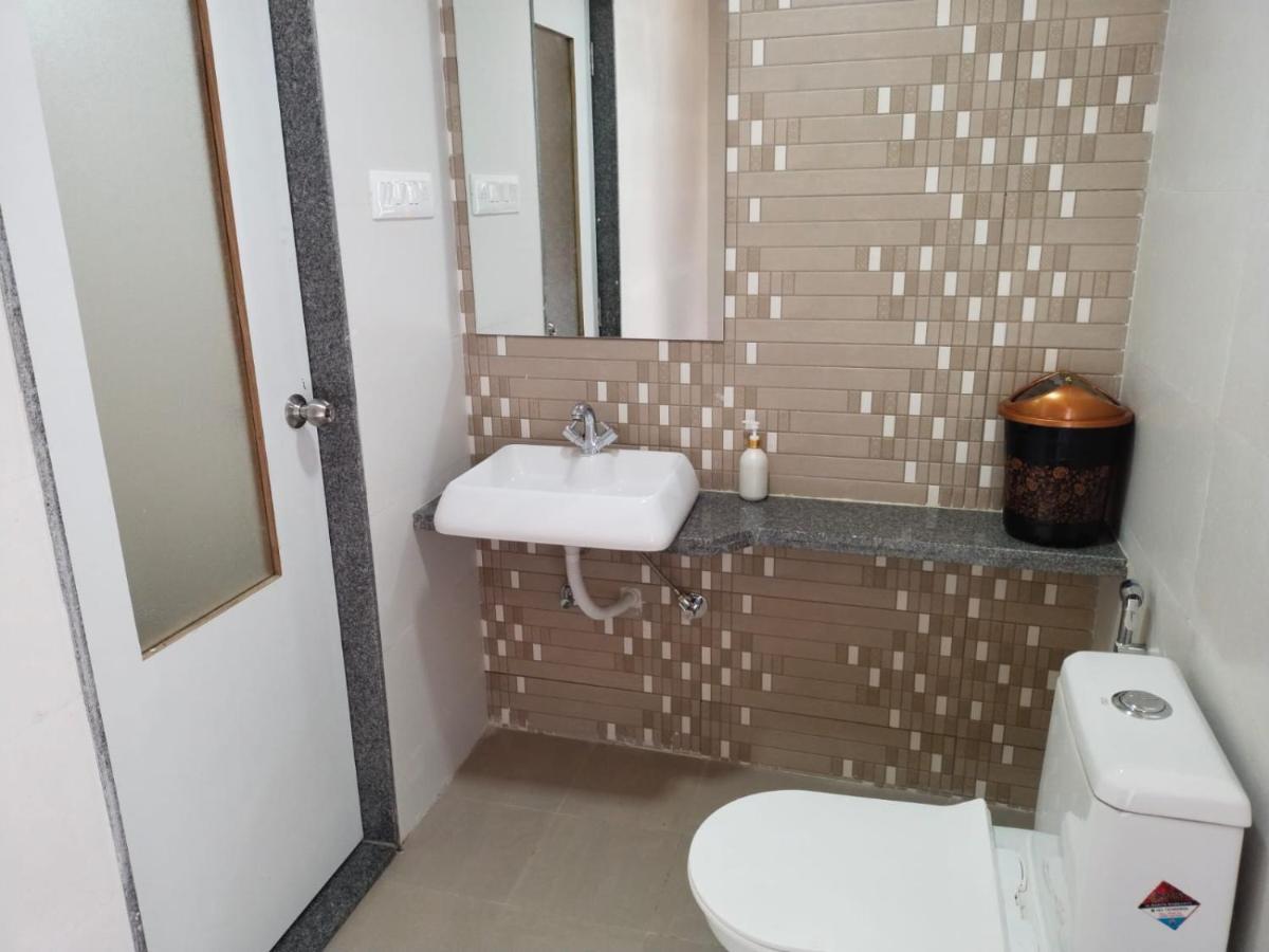 Hotel Dolphin Residency Pātan Εξωτερικό φωτογραφία
