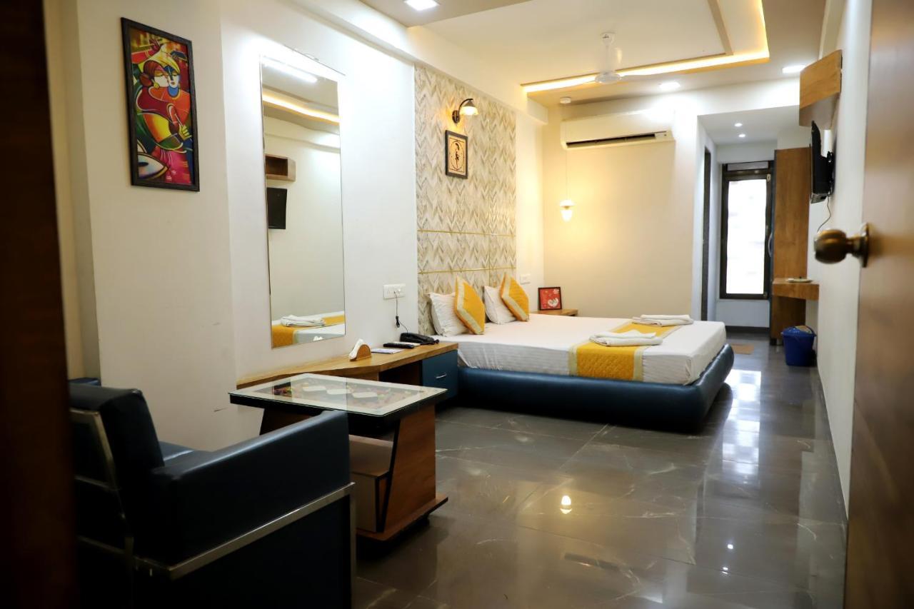 Hotel Dolphin Residency Pātan Εξωτερικό φωτογραφία