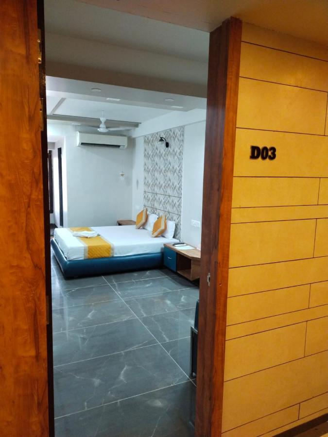 Hotel Dolphin Residency Pātan Εξωτερικό φωτογραφία